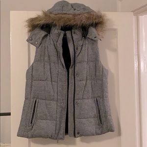 Warm puffy vest with removable hood